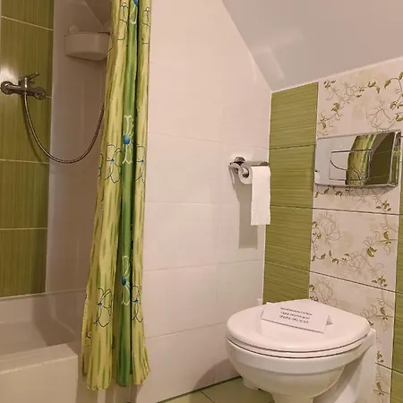 Mala Chatka Trzy Pokoje Do Wynajecia Nyaraló