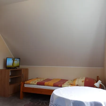 Mala Chatka Trzy Pokoje Do Wynajecia Nyaraló