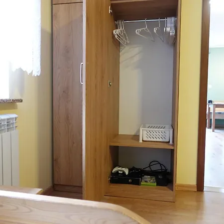 Mala Chatka Trzy Pokoje Do Wynajecia Nyaraló *